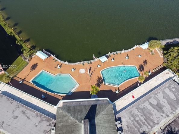 18555 NE 14th Ave 619, Miami FL 33179