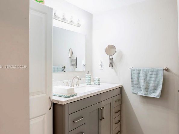 18555 NE 14th Ave 619, Miami FL 33179