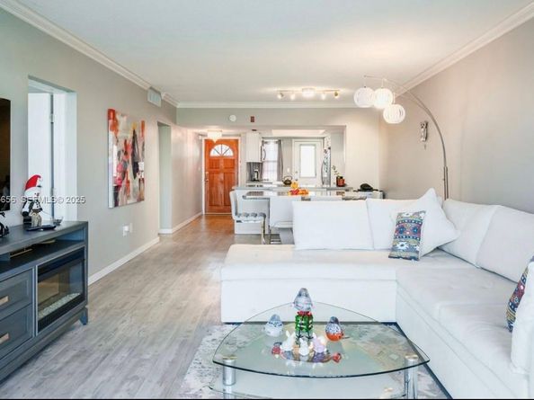 18555 NE 14th Ave 619, Miami FL 33179