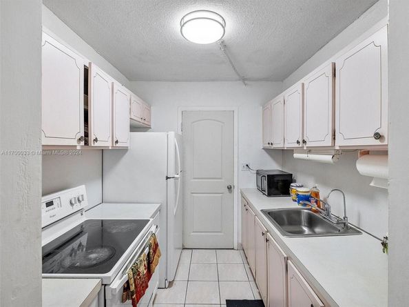 16701 NE 13th Ave 101, Miami FL 33162