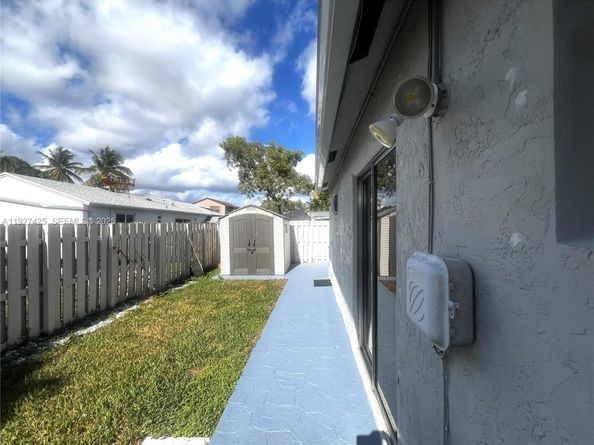 14731 N Beckley Sq, Davie FL 33325