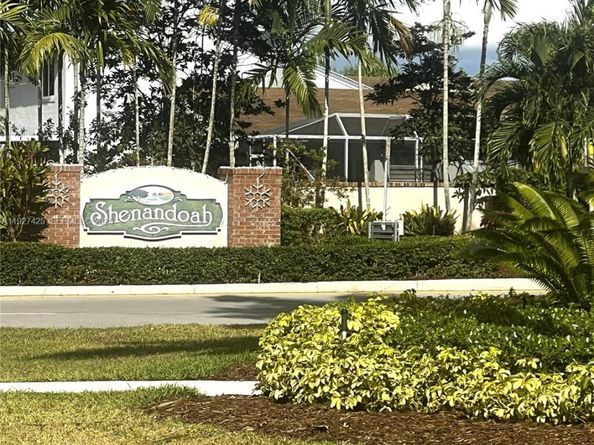 14731 N Beckley Sq, Davie FL 33325