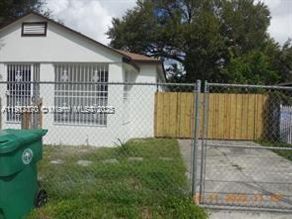 1415 NW 69th St, Miami FL 33147