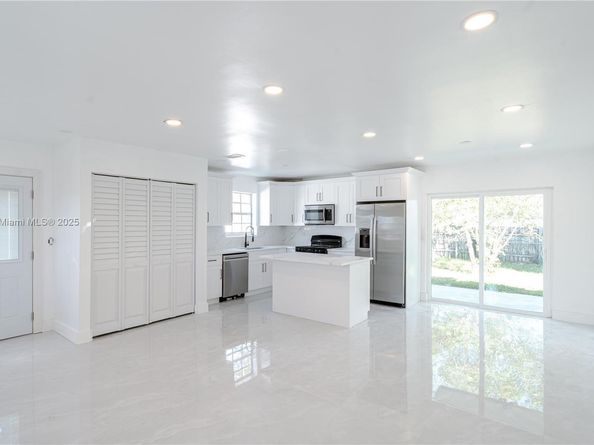 1360 SW 6th Ter, Deerfield Beach FL 33441