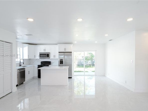 1360 SW 6th Ter, Deerfield Beach FL 33441