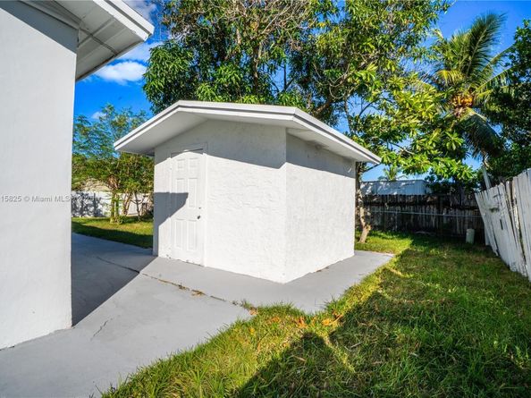 1360 SW 6th Ter, Deerfield Beach FL 33441
