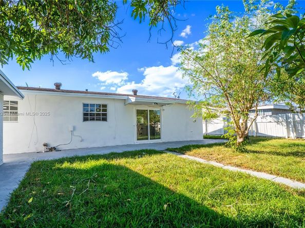 1360 SW 6th Ter, Deerfield Beach FL 33441