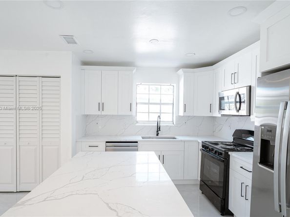 1360 SW 6th Ter, Deerfield Beach FL 33441