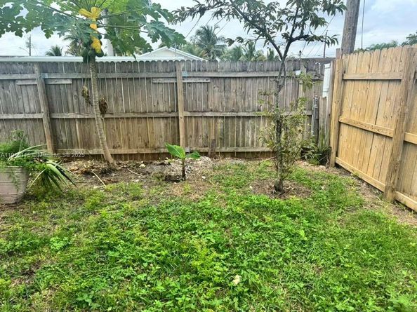 1517 NW 58th Ave, Margate FL 33063