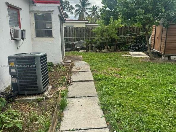 1517 NW 58th Ave, Margate FL 33063