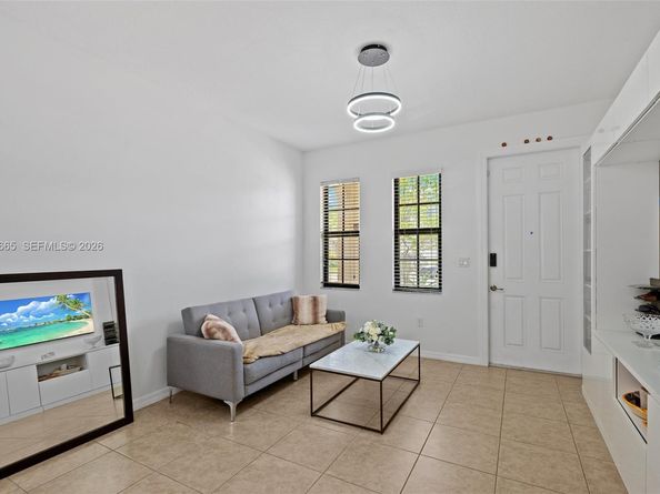 659 NE 191st St, Miami FL 33179