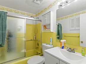 1030 SW 11th St 8M, Hallandale Beach FL 33009