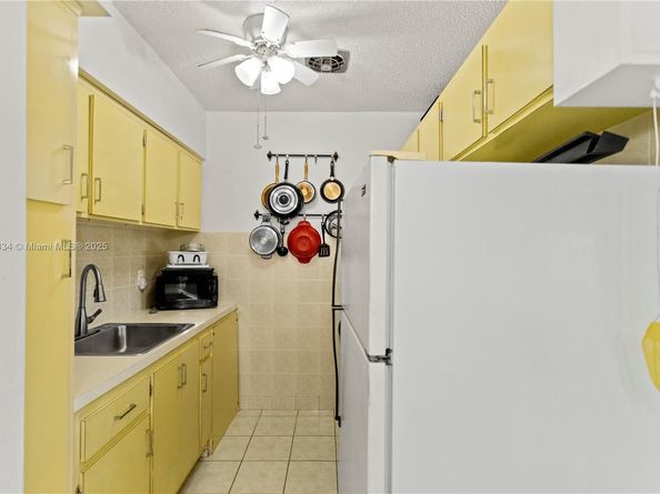 1030 SW 11th St 8M, Hallandale Beach FL 33009