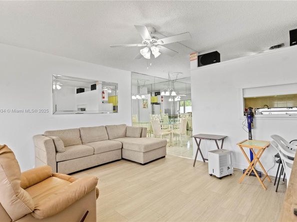 1030 SW 11th St 8M, Hallandale Beach FL 33009