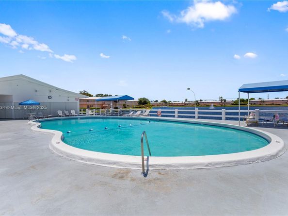 1030 SW 11th St 8M, Hallandale Beach FL 33009