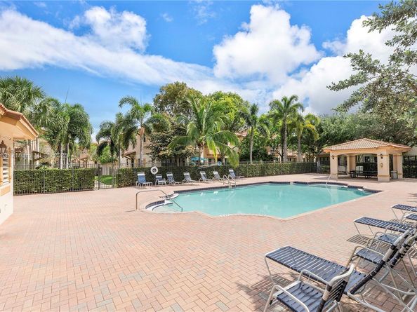6116 E Grand Cypress Cir E, Coconut Creek FL 33073
