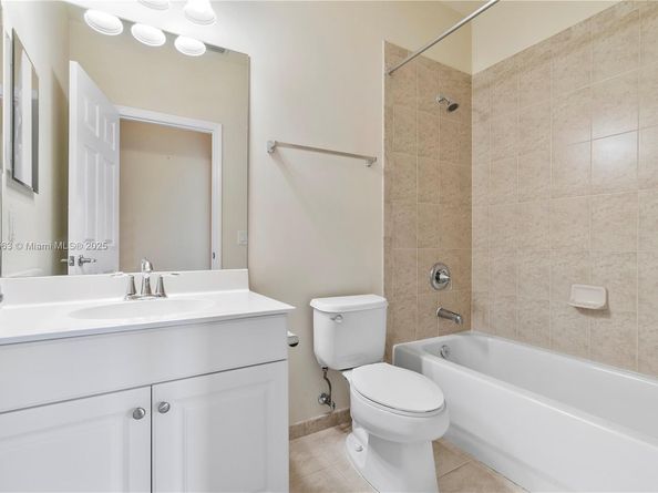 6116 E Grand Cypress Cir E, Coconut Creek FL 33073