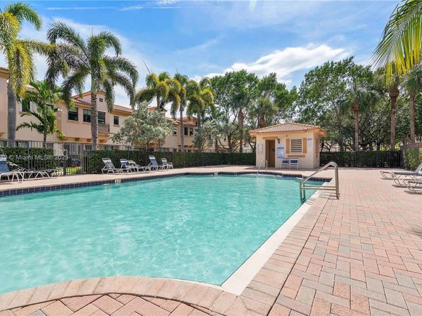 6116 E Grand Cypress Cir E, Coconut Creek FL 33073