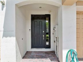 6116 E Grand Cypress Cir E, Coconut Creek FL 33073