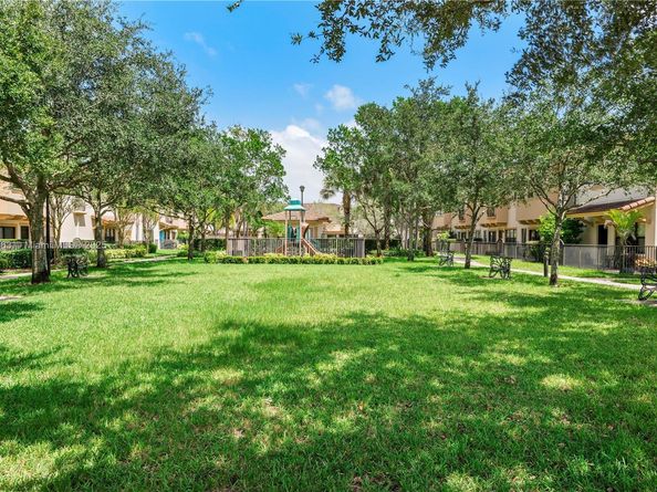6116 E Grand Cypress Cir E, Coconut Creek FL 33073