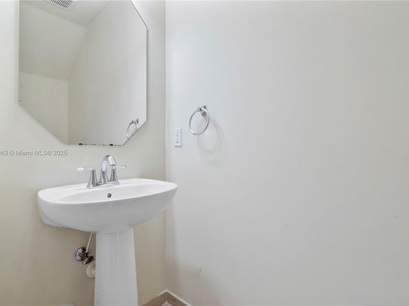 6116 E Grand Cypress Cir E, Coconut Creek FL 33073