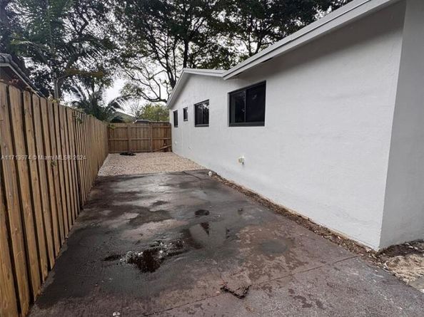3193 Taft St, Hollywood FL 33021