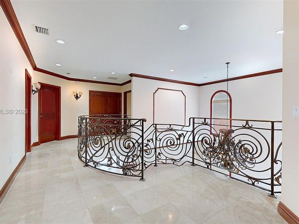 1131 Stillwater Dr, Miami Beach FL 33141