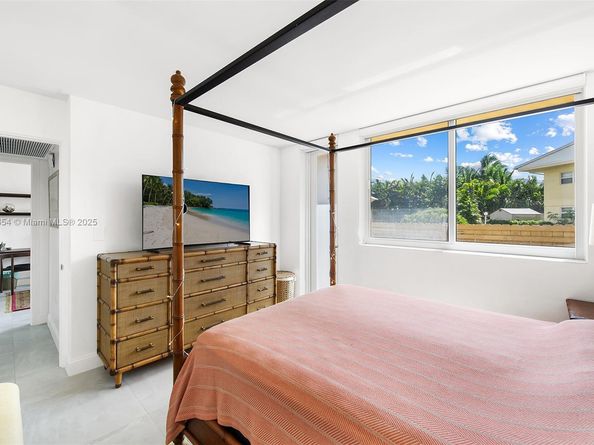 2400 NE 9th St 104, Fort Lauderdale FL 33304