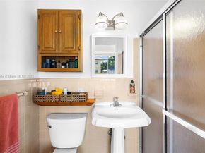 2400 NE 9th St 104, Fort Lauderdale FL 33304