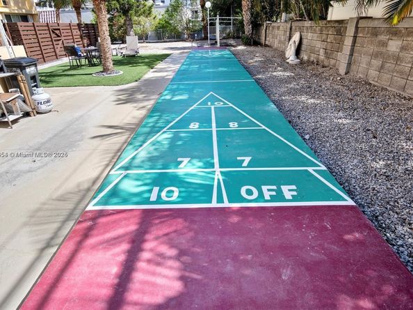 2400 NE 9th St 104, Fort Lauderdale FL 33304