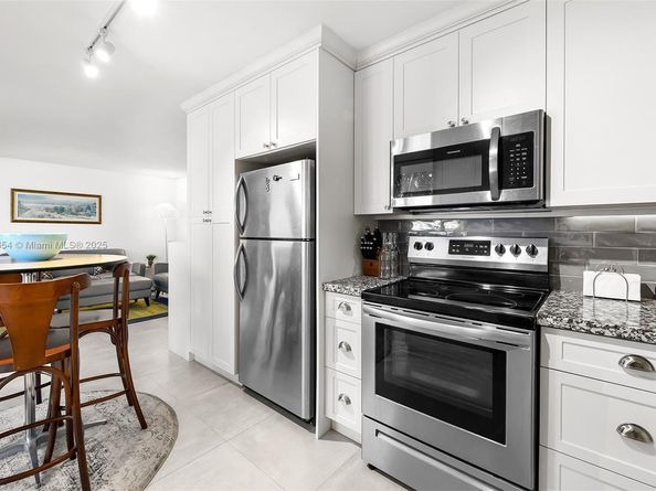 2400 NE 9th St 104, Fort Lauderdale FL 33304