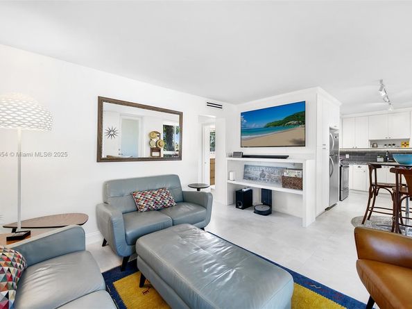 2400 NE 9th St 104, Fort Lauderdale FL 33304