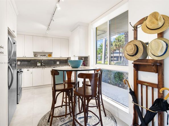 2400 NE 9th St 104, Fort Lauderdale FL 33304