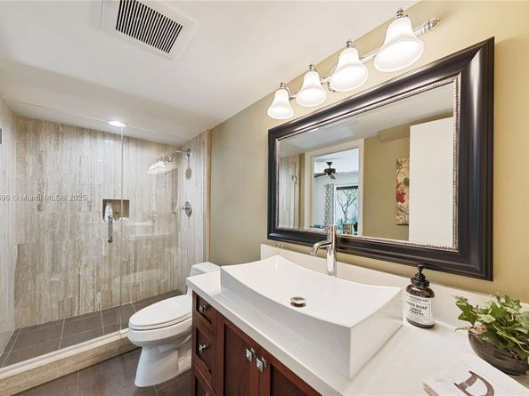 303 Saint Andrews Rd 1968, Hollywood FL 33021