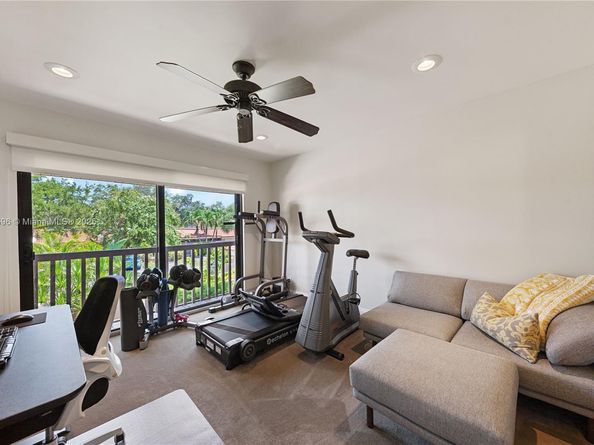 303 Saint Andrews Rd 1968, Hollywood FL 33021