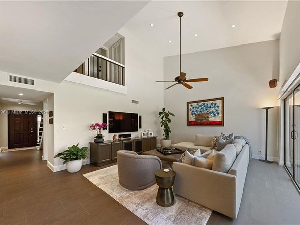 303 Saint Andrews Rd 1968, Hollywood FL 33021