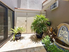 303 Saint Andrews Rd 1968, Hollywood FL 33021