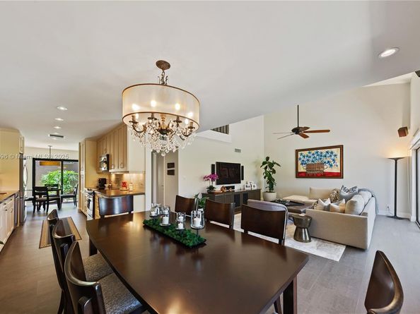 303 Saint Andrews Rd 1968, Hollywood FL 33021
