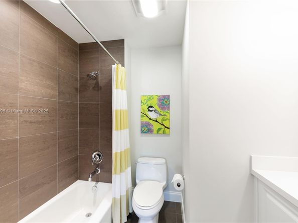 303 Saint Andrews Rd 1968, Hollywood FL 33021