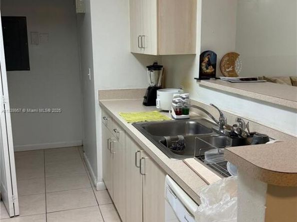 11133 SW 8th St 102, Pembroke Pines FL 33025