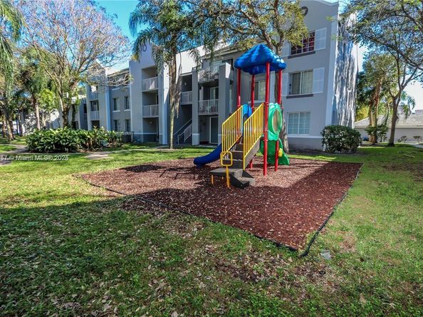 11133 SW 8th St 102, Pembroke Pines FL 33025