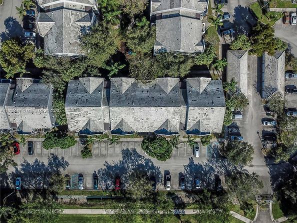 11133 SW 8th St 102, Pembroke Pines FL 33025