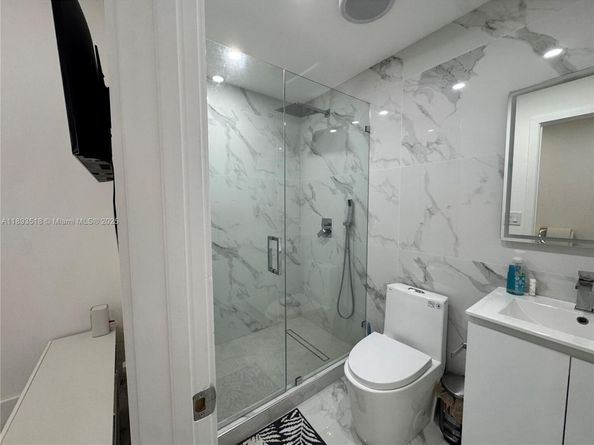 2122 NE 39th Ter, Homestead FL 33033