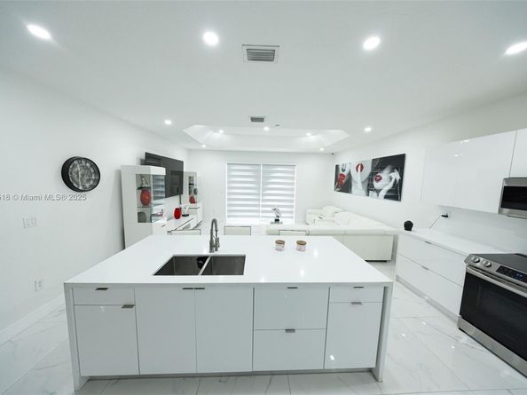 2122 NE 39th Ter, Homestead FL 33033