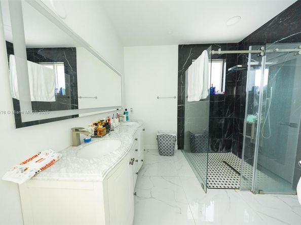 2122 NE 39th Ter, Homestead FL 33033