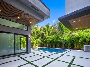 441 NW 44th St, Miami FL 33127