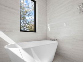 441 NW 44th St, Miami FL 33127