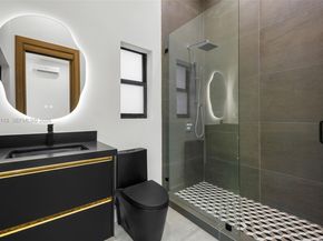 441 NW 44th St, Miami FL 33127