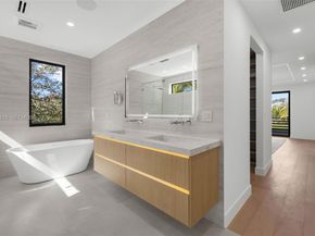 441 NW 44th St, Miami FL 33127