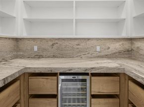 441 NW 44th St, Miami FL 33127